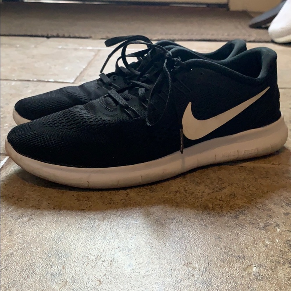Women’s Nike free runs black size 9.5